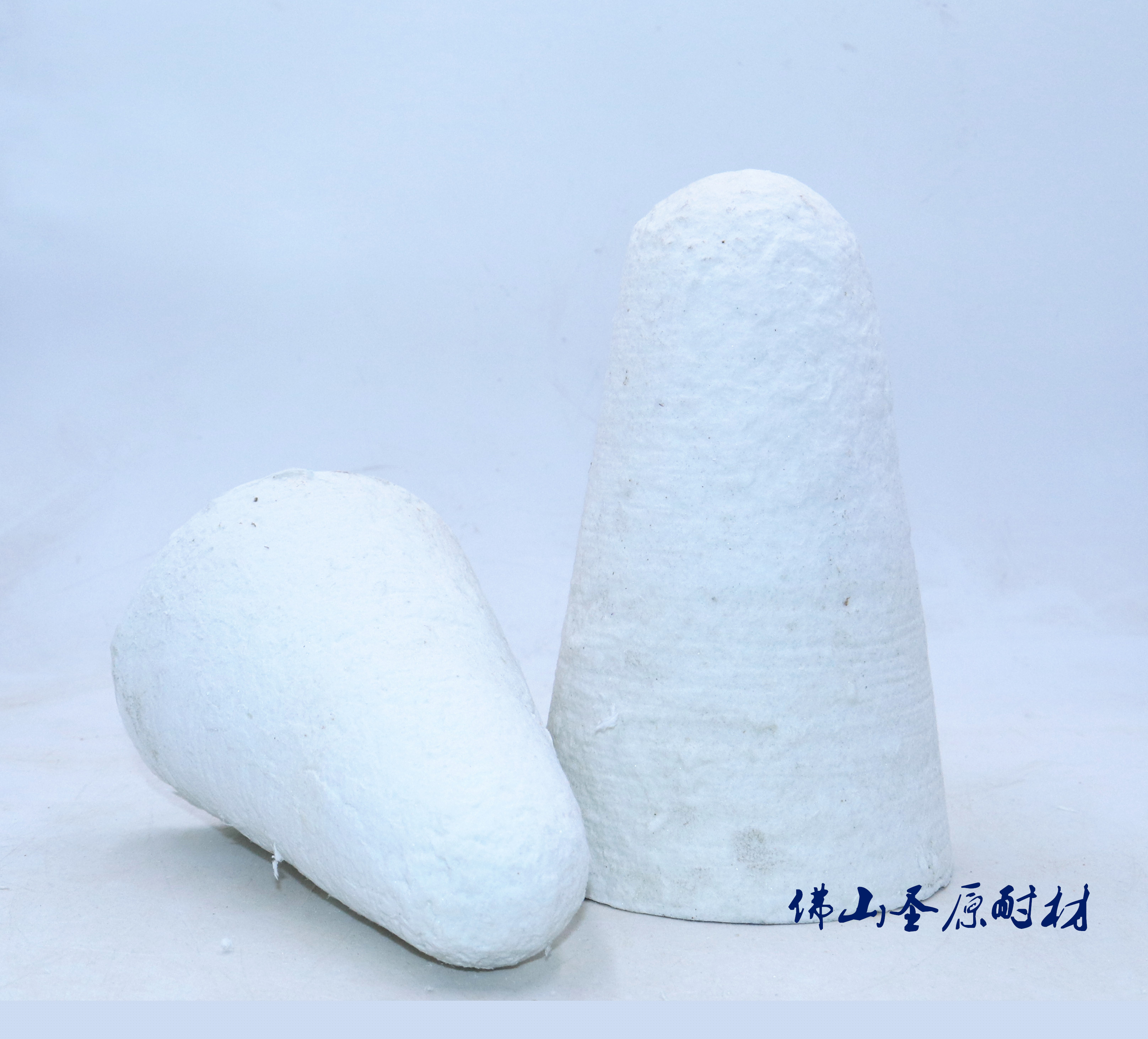Aluminum silicate ceramic fiber plug