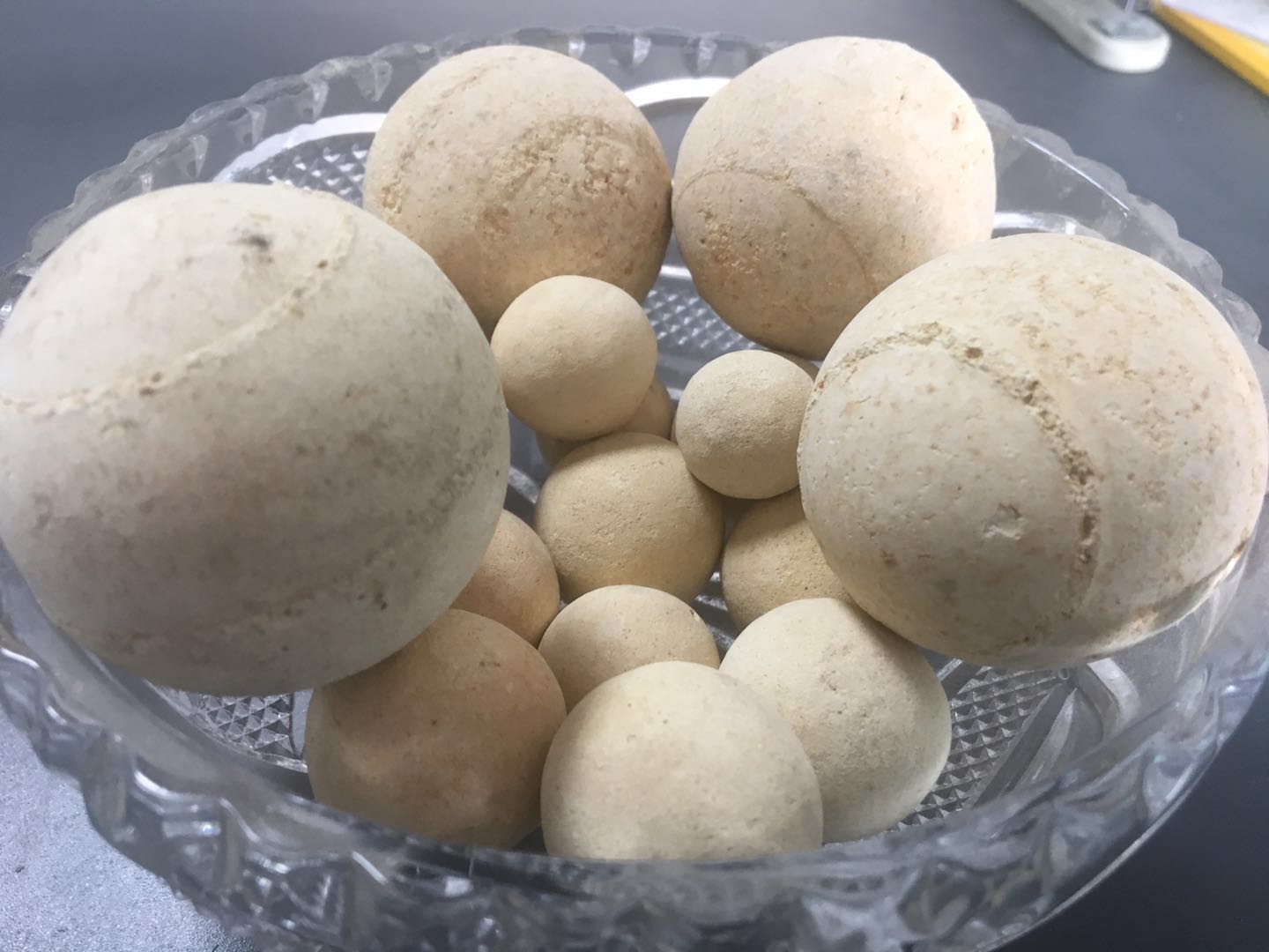 High alumina refractory ball